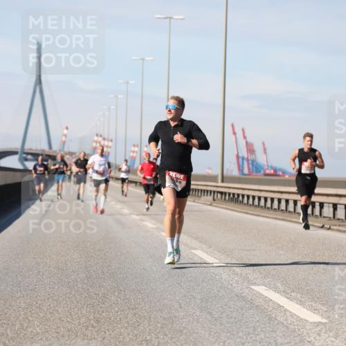 03.10.2025 - Köhlbrandbrückenlauf Yannick Fuchs http://msf.ph/oto/9185239 03.10.2025 11:42:29 Position 3  meine-sportfotos.de