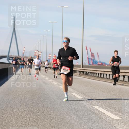 03.10.2025 - Köhlbrandbrückenlauf Yannick Fuchs http://msf.ph/oto/9185241 03.10.2025 11:42:29 Position 3 4248 meine-sportfotos.de