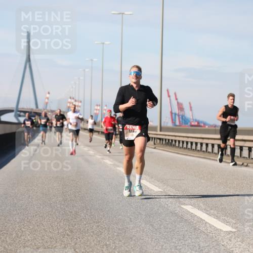 03.10.2025 - Köhlbrandbrückenlauf Yannick Fuchs http://msf.ph/oto/9185243 03.10.2025 11:42:30 Position 3  meine-sportfotos.de