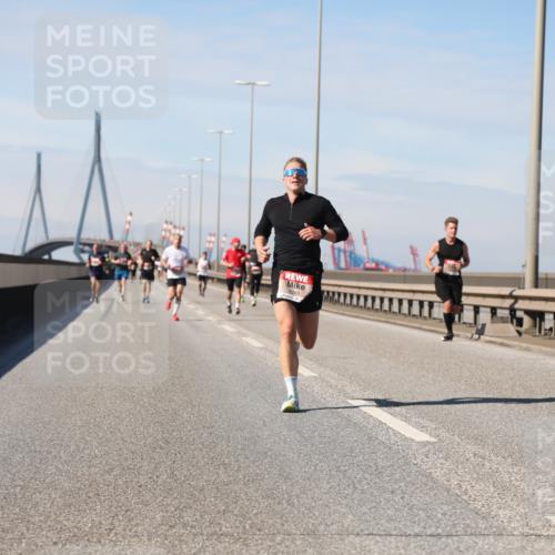 03.10.2025 - Köhlbrandbrückenlauf Yannick Fuchs http://msf.ph/oto/9185247 03.10.2025 11:42:30 Position 3 4248 meine-sportfotos.de