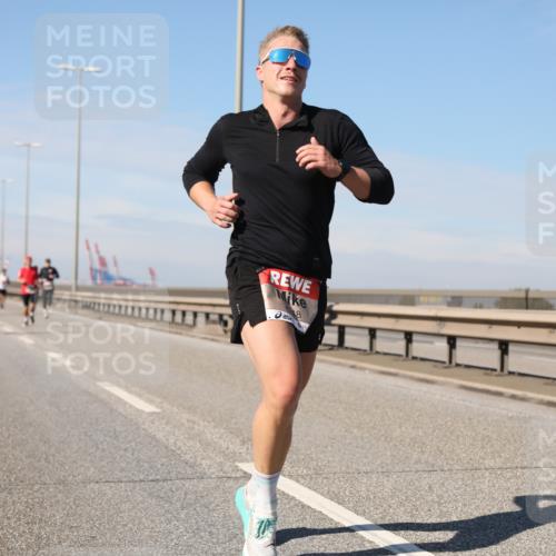 03.10.2025 - Köhlbrandbrückenlauf Yannick Fuchs http://msf.ph/oto/9185262 03.10.2025 11:42:32 Position 3 15, 8 meine-sportfotos.de