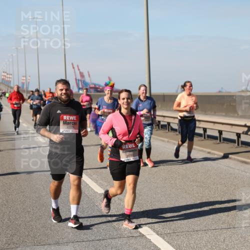 03.10.2025 - Köhlbrandbrückenlauf Yannick Fuchs http://msf.ph/oto/9185266 03.10.2025 12:03:47 Position 3 4793, 4792 meine-sportfotos.de