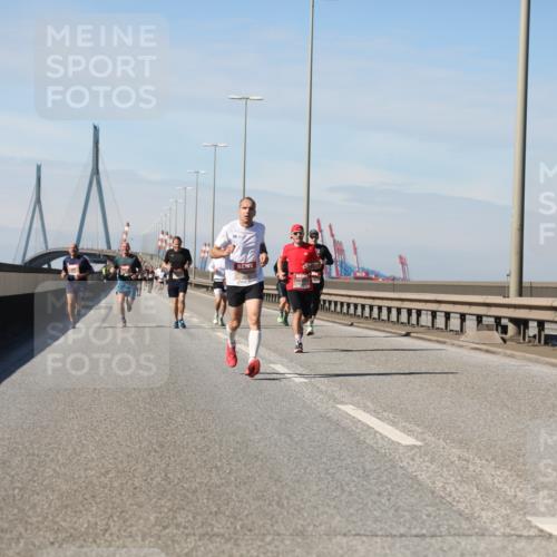 03.10.2025 - Köhlbrandbrückenlauf Yannick Fuchs http://msf.ph/oto/9185275 03.10.2025 11:42:35 Position 3  meine-sportfotos.de