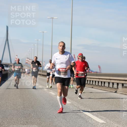 03.10.2025 - Köhlbrandbrückenlauf Yannick Fuchs http://msf.ph/oto/9185283 03.10.2025 11:42:36 Position 3 4046 meine-sportfotos.de