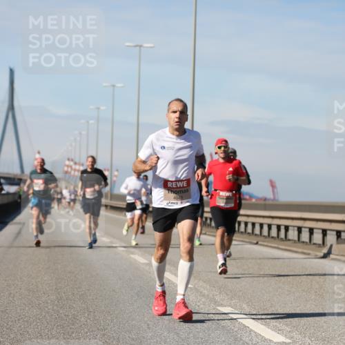 03.10.2025 - Köhlbrandbrückenlauf Yannick Fuchs http://msf.ph/oto/9185284 03.10.2025 11:42:36 Position 3 4046 meine-sportfotos.de