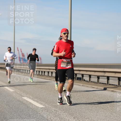 03.10.2025 - Köhlbrandbrückenlauf Yannick Fuchs http://msf.ph/oto/9185299 03.10.2025 11:42:38 Position 3 66 meine-sportfotos.de