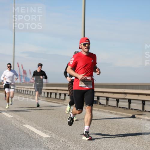 03.10.2025 - Köhlbrandbrückenlauf Yannick Fuchs http://msf.ph/oto/9185300 03.10.2025 11:42:38 Position 3 6611 meine-sportfotos.de