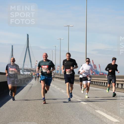 03.10.2025 - Köhlbrandbrückenlauf Yannick Fuchs http://msf.ph/oto/9185303 03.10.2025 11:42:39 Position 3  meine-sportfotos.de