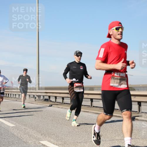 03.10.2025 - Köhlbrandbrückenlauf Yannick Fuchs http://msf.ph/oto/9185310 03.10.2025 11:42:40 Position 3 661 meine-sportfotos.de