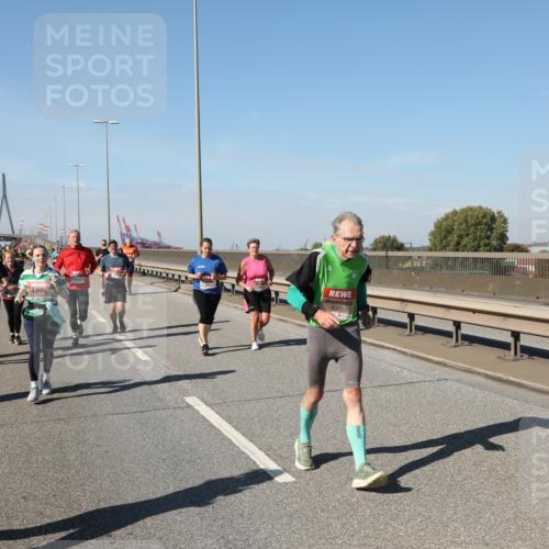 03.10.2025 - Köhlbrandbrückenlauf Yannick Fuchs http://msf.ph/oto/9185315 03.10.2025 12:03:53 Position 3 5200, 6077 meine-sportfotos.de