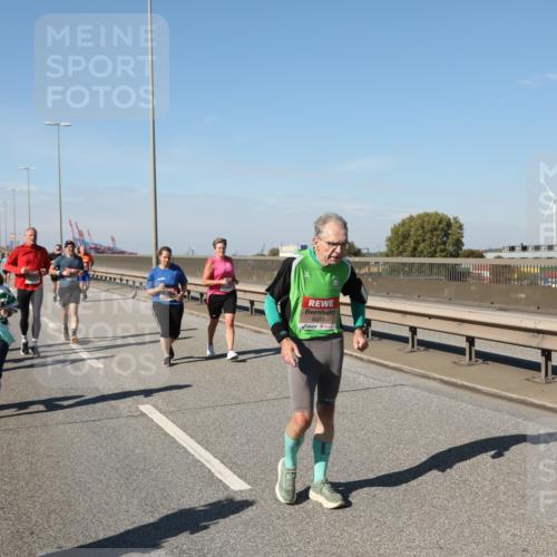 03.10.2025 - Köhlbrandbrückenlauf Yannick Fuchs http://msf.ph/oto/9185318 03.10.2025 12:03:53 Position 3 6077 meine-sportfotos.de