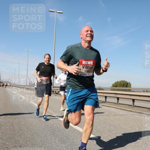 03.10.2025 - Köhlbrandbrückenlauf Yannick Fuchs http://msf.ph/oto/9185325 03.10.2025 11:42:42 Position 3 4654 meine-sportfotos.de