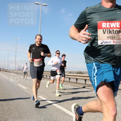 03.10.2025 - Köhlbrandbrückenlauf Yannick Fuchs http://msf.ph/oto/9185327 03.10.2025 11:42:42 Position 3 4654 meine-sportfotos.de