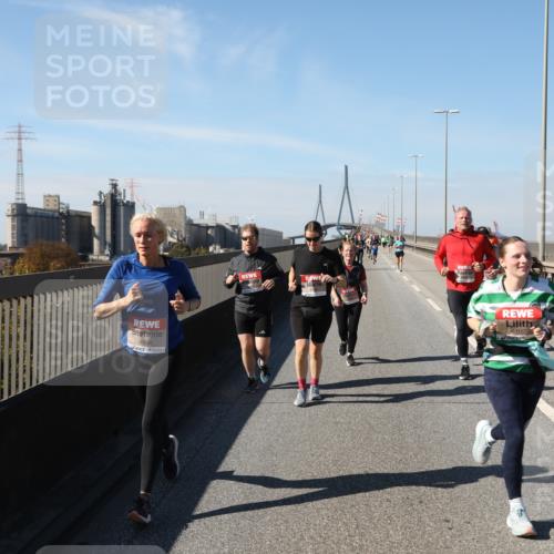03.10.2025 - Köhlbrandbrückenlauf Yannick Fuchs http://msf.ph/oto/9185332 03.10.2025 12:03:54 Position 3 4956, 6107 meine-sportfotos.de