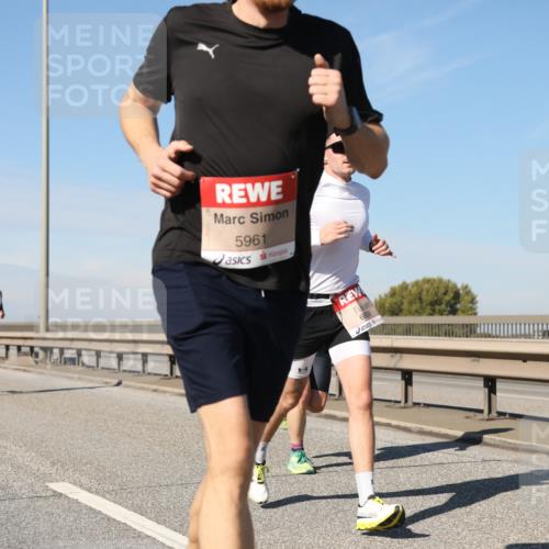 03.10.2025 - Köhlbrandbrückenlauf Yannick Fuchs http://msf.ph/oto/9185333 03.10.2025 11:42:43 Position 3 5961, 6809 meine-sportfotos.de