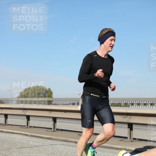 03.10.2025 - Köhlbrandbrückenlauf Yannick Fuchs http://msf.ph/oto/9185334 03.10.2025 11:42:44 Position 3  meine-sportfotos.de