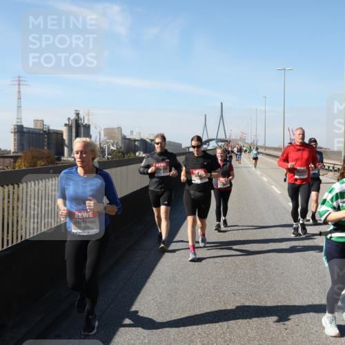 03.10.2025 - Köhlbrandbrückenlauf Yannick Fuchs http://msf.ph/oto/9185335 03.10.2025 12:03:54 Position 3 4956 meine-sportfotos.de