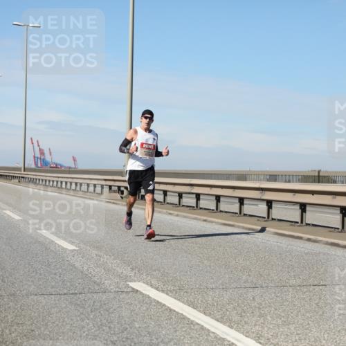 03.10.2025 - Köhlbrandbrückenlauf Yannick Fuchs http://msf.ph/oto/9185336 03.10.2025 11:42:44 Position 3  meine-sportfotos.de