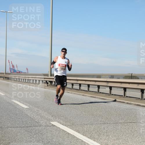 03.10.2025 - Köhlbrandbrückenlauf Yannick Fuchs http://msf.ph/oto/9185337 03.10.2025 11:42:44 Position 3 6718 meine-sportfotos.de