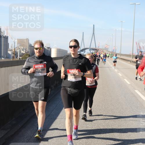 03.10.2025 - Köhlbrandbrückenlauf Yannick Fuchs http://msf.ph/oto/9185340 03.10.2025 12:03:55 Position 3 6345, 6346, 4815 meine-sportfotos.de