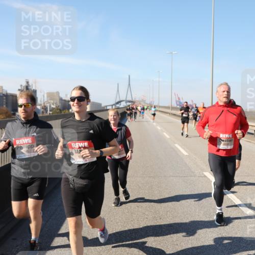 03.10.2025 - Köhlbrandbrückenlauf Yannick Fuchs http://msf.ph/oto/9185349 03.10.2025 12:03:56 Position 3 63, 4815 meine-sportfotos.de