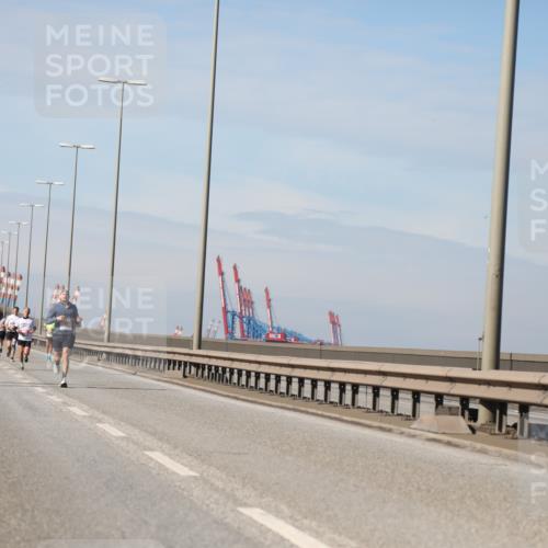 03.10.2025 - Köhlbrandbrückenlauf Yannick Fuchs http://msf.ph/oto/9185350 03.10.2025 11:42:47 Position 3  meine-sportfotos.de