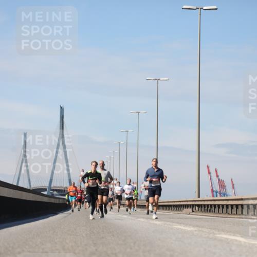 03.10.2025 - Köhlbrandbrückenlauf Yannick Fuchs http://msf.ph/oto/9185356 03.10.2025 11:42:50 Position 3  meine-sportfotos.de