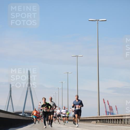 03.10.2025 - Köhlbrandbrückenlauf Yannick Fuchs http://msf.ph/oto/9185359 03.10.2025 11:42:50 Position 3  meine-sportfotos.de