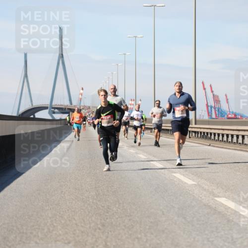 03.10.2025 - Köhlbrandbrückenlauf Yannick Fuchs http://msf.ph/oto/9185361 03.10.2025 11:42:52 Position 3  meine-sportfotos.de