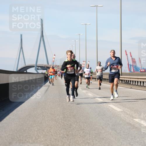 03.10.2025 - Köhlbrandbrückenlauf Yannick Fuchs http://msf.ph/oto/9185363 03.10.2025 11:42:52 Position 3  meine-sportfotos.de