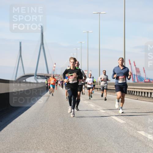03.10.2025 - Köhlbrandbrückenlauf Yannick Fuchs http://msf.ph/oto/9185367 03.10.2025 11:42:53 Position 3  meine-sportfotos.de