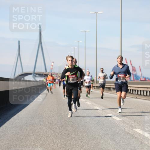 03.10.2025 - Köhlbrandbrückenlauf Yannick Fuchs http://msf.ph/oto/9185371 03.10.2025 11:42:53 Position 3  meine-sportfotos.de
