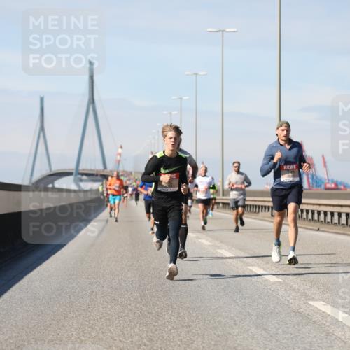 03.10.2025 - Köhlbrandbrückenlauf Yannick Fuchs http://msf.ph/oto/9185372 03.10.2025 11:42:53 Position 3  meine-sportfotos.de
