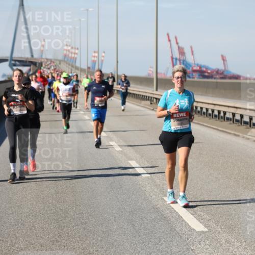 03.10.2025 - Köhlbrandbrückenlauf Yannick Fuchs http://msf.ph/oto/9185387 03.10.2025 12:04:03 Position 3 6541 meine-sportfotos.de