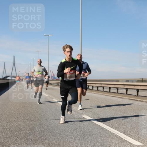 03.10.2025 - Köhlbrandbrückenlauf Yannick Fuchs http://msf.ph/oto/9185397 03.10.2025 11:42:56 Position 3 6715 meine-sportfotos.de