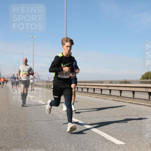 03.10.2025 - Köhlbrandbrückenlauf Yannick Fuchs http://msf.ph/oto/9185399 03.10.2025 11:42:56 Position 3 6715 meine-sportfotos.de