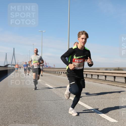 03.10.2025 - Köhlbrandbrückenlauf Yannick Fuchs http://msf.ph/oto/9185401 03.10.2025 11:42:56 Position 3 6715 meine-sportfotos.de