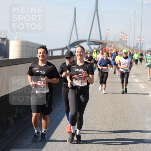 03.10.2025 - Köhlbrandbrückenlauf Yannick Fuchs http://msf.ph/oto/9185402 03.10.2025 12:04:06 Position 3 6063, 6066 meine-sportfotos.de