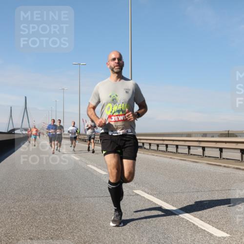 03.10.2025 - Köhlbrandbrückenlauf Yannick Fuchs http://msf.ph/oto/9185408 03.10.2025 11:42:58 Position 3 19 meine-sportfotos.de