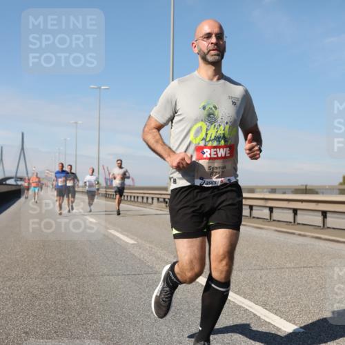 03.10.2025 - Köhlbrandbrückenlauf Yannick Fuchs http://msf.ph/oto/9185412 03.10.2025 11:42:58 Position 3 19, 6717 meine-sportfotos.de