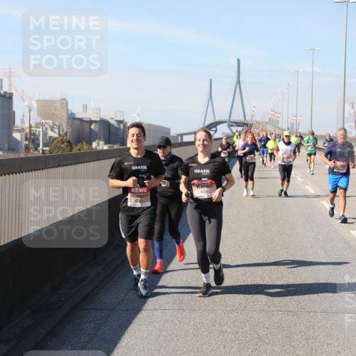 03.10.2025 - Köhlbrandbrückenlauf Yannick Fuchs http://msf.ph/oto/9185413 03.10.2025 12:04:07 Position 3 6063, 6066 meine-sportfotos.de