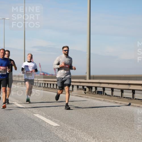 03.10.2025 - Köhlbrandbrückenlauf Yannick Fuchs http://msf.ph/oto/9185422 03.10.2025 11:42:59 Position 3 6741 meine-sportfotos.de