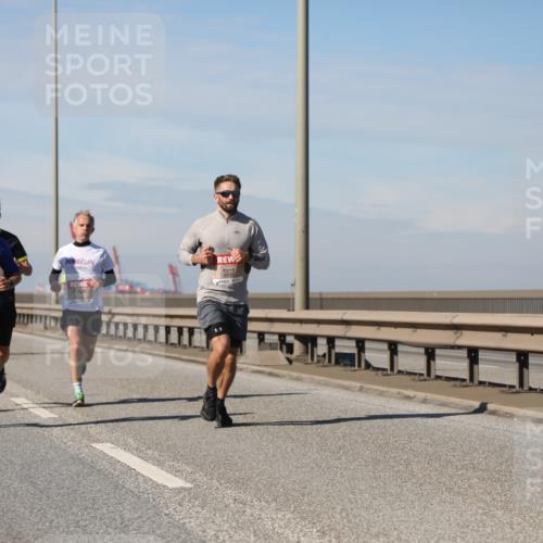 03.10.2025 - Köhlbrandbrückenlauf Yannick Fuchs http://msf.ph/oto/9185424 03.10.2025 11:42:59 Position 3 6741 meine-sportfotos.de
