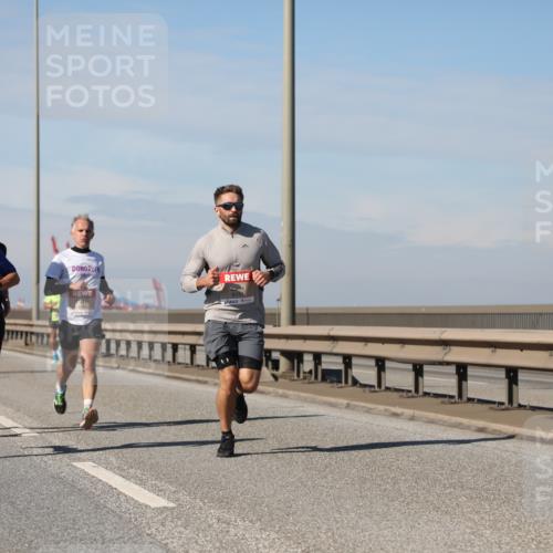 03.10.2025 - Köhlbrandbrückenlauf Yannick Fuchs http://msf.ph/oto/9185425 03.10.2025 11:43:00 Position 3 4032, 6741 meine-sportfotos.de