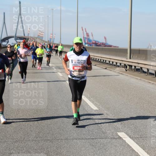 03.10.2025 - Köhlbrandbrückenlauf Yannick Fuchs http://msf.ph/oto/9185439 03.10.2025 12:04:11 Position 3 6806 meine-sportfotos.de