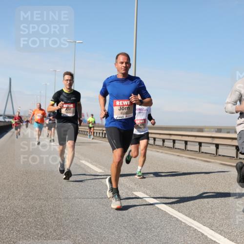 03.10.2025 - Köhlbrandbrückenlauf Yannick Fuchs http://msf.ph/oto/9185443 03.10.2025 11:43:02 Position 3 4032, 6741 meine-sportfotos.de