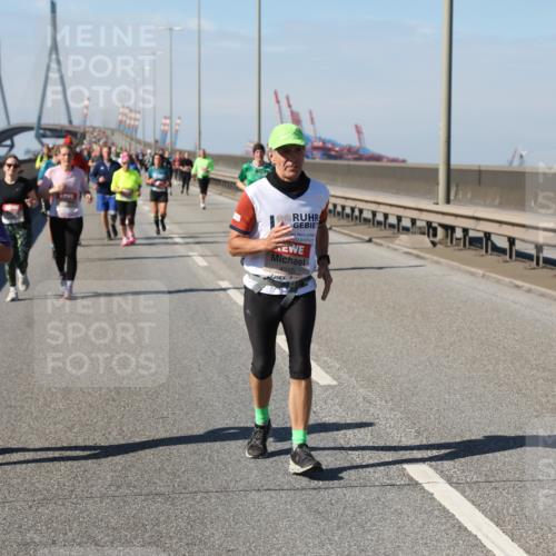 03.10.2025 - Köhlbrandbrückenlauf Yannick Fuchs http://msf.ph/oto/9185444 03.10.2025 12:04:11 Position 3 6806, 4555 meine-sportfotos.de
