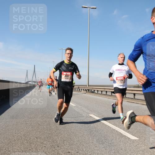 03.10.2025 - Köhlbrandbrückenlauf Yannick Fuchs http://msf.ph/oto/9185447 03.10.2025 11:43:03 Position 3 4126, 2, 4084, 4032 meine-sportfotos.de