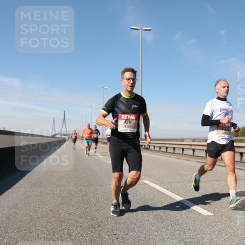 03.10.2025 - Köhlbrandbrückenlauf Yannick Fuchs http://msf.ph/oto/9185451 03.10.2025 11:43:03 Position 3 4126, 4084 meine-sportfotos.de