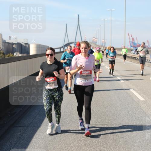03.10.2025 - Köhlbrandbrückenlauf Yannick Fuchs http://msf.ph/oto/9185469 03.10.2025 12:04:16 Position 3 5297, 5231 meine-sportfotos.de